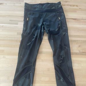 Camo Lululemon Inspire Tight, size 4